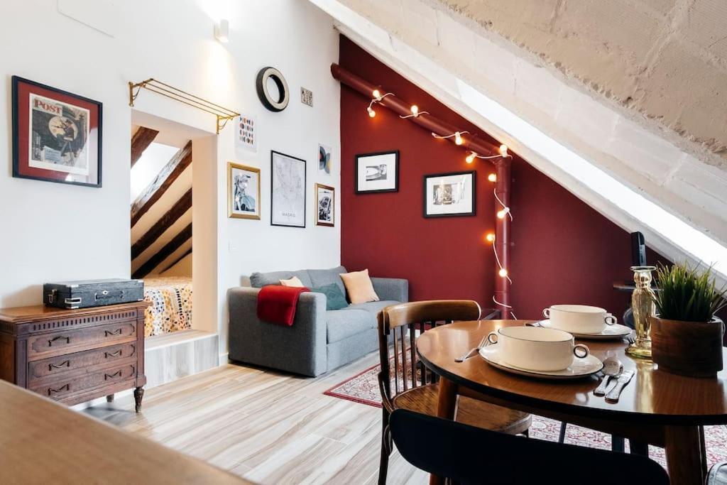 Yoomi Homes Plaza Mayor Madrid Bagian luar foto